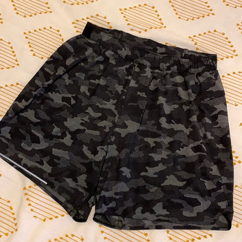 LULULEMON - Surge Short 6", Medium, Variegated Camo Black